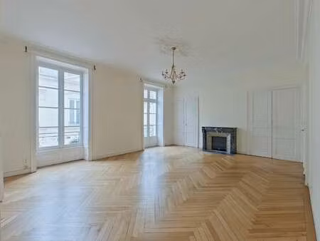 location appartement 3 pièces à nantes (44000) : à louer 3 pièces / 108m² nantes