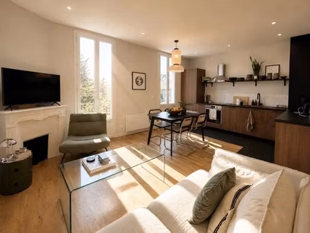 cannes – broussailles / 2 pieces balcon / parking