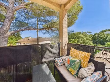 location t2 de 40 m2 avec balcon  garage et cave - saint-aygulf
