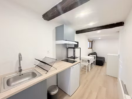 vence - studio rénové situé dans la vieille ville
