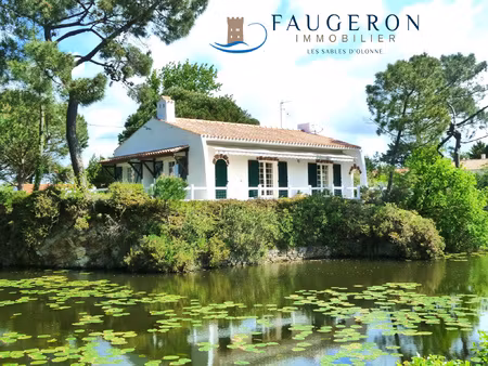 olonne bourg - maison de charme 98 m2 hab. + etang privé / p