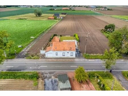 alleenstaand huis te koop in de abeelseweg in poperinge