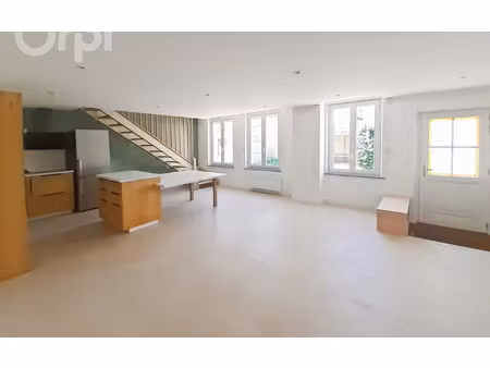 location maison  m² t-3 à trumilly  940 €