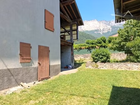 maison de village avec jardin et dépendances