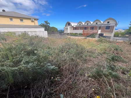 terrain constructible de 535 m² – saint-leu – vue mer partielle – 240 000 € fai