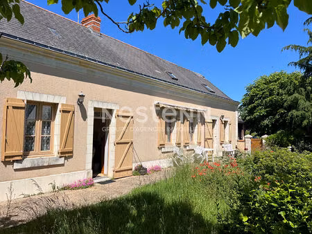 brissac-quincé - maison ancienne avec vie de plain-pied et jardin à seulement 20 minutes d