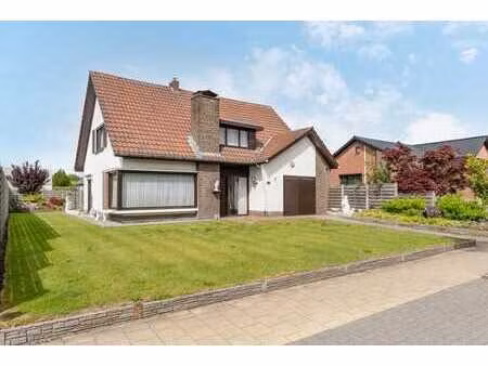 charmante op te frissen woning van 187 m² op een toplocat...
