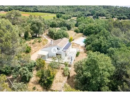 maison avec belle vue et du terrain.