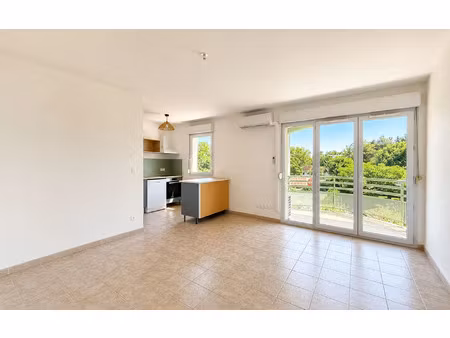 location appartement  m² t-3 à avignon  750 €