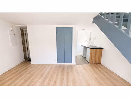 appartement t1 bis en duplex dans le centre-ville d'auray