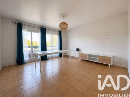 appartement à le coudray-montceaux (91830)