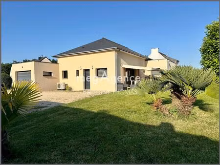 maison moderne avec trois chambres