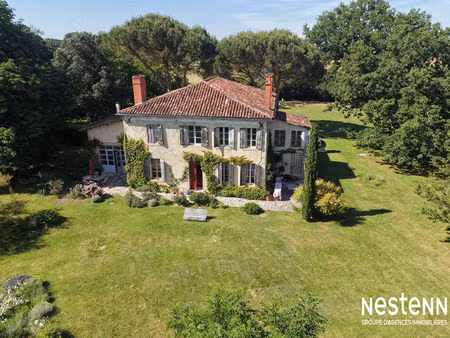 a vendre maison de maître rénovée de 317 m² sur propriété arboré de près d'1 5 hectare