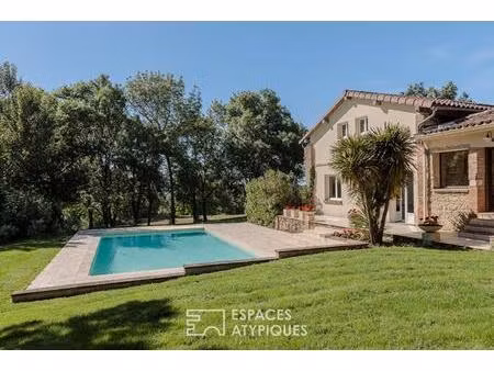 élégante villa avec piscine entourée de son parc arboré à l'isle jourdain