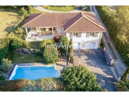 maison avec vue  piscine chauffée  garage double et terrain de 700m2