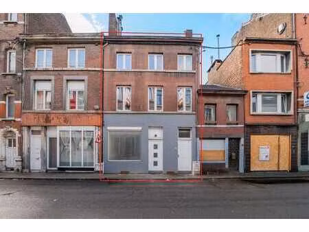 immeuble de rapport: 1 commerce + 2 appartements