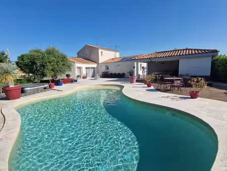 maison à vendre 6 pièces proche de tonnay boutonne (17)- 183 m² habitables-jardin- piscine