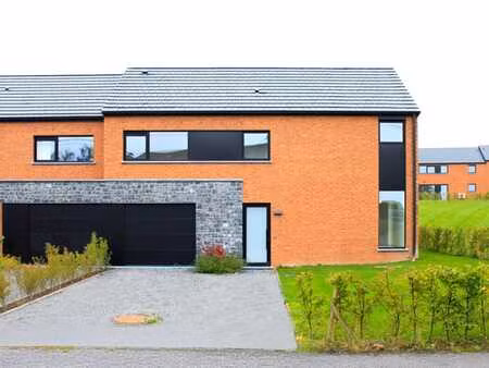 maison neuve située dans un tout nouveau quartier