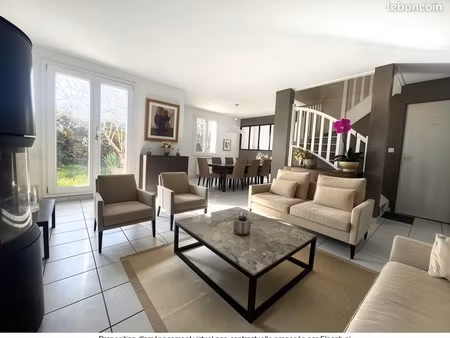 maison individuelle coup de coeur à vendre – 7 pièces – 138 m² – centre-ville de plaisir (