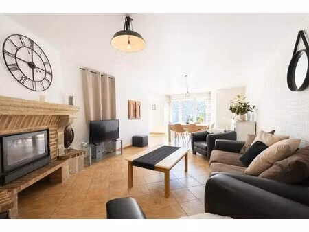 maison de 5 pièces de 145 m² à saint-gence