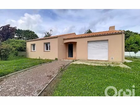 location maison  m² t-4 à challans  950 €