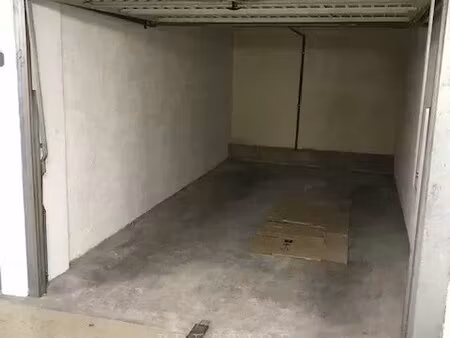 juan les pins  garage fermé 11.75m² a louer