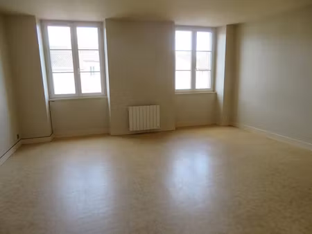 location appartement 3 pièces 84 m² à bellac (87300)  410 €