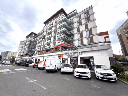 f4 lumineux - 3 chambres - parking