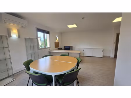 bâtiment indépendant mixte - 670 m2 - la crau