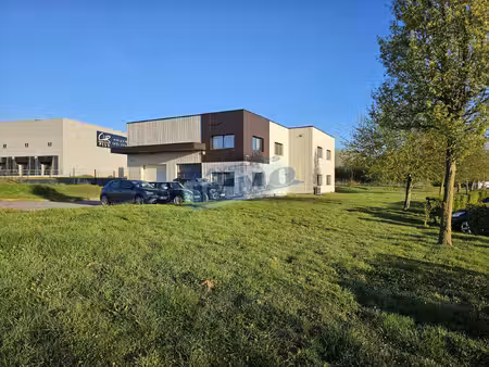 bâtiment à usage professionnel de 321 m2  secteur de tincque