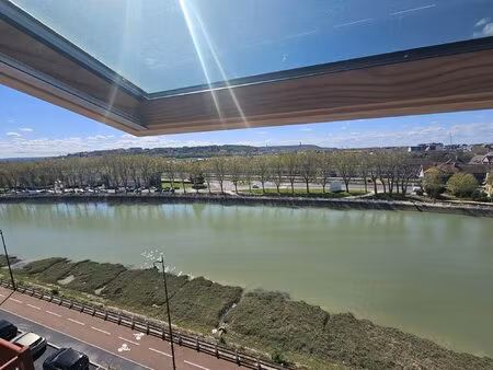 dernier étage avec vue dégagée sur trouville et la touques