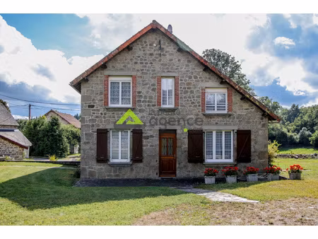 ensemble de deux maisons mitoyennes anciennement gîtes