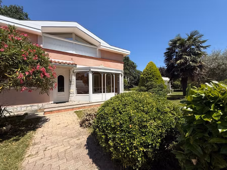 villa familiale 7 pièces avec piscine