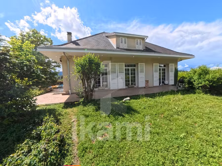 villa de 180 m2 avec vue vercors  piscine et terrasses