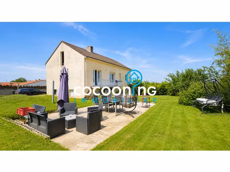 grande maison familiale en village sur 3 niveaux