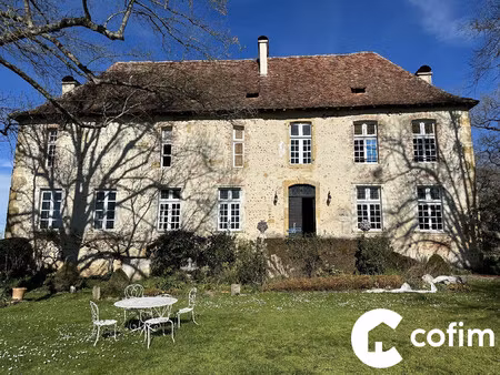 château historique 16ème siècle proche pau