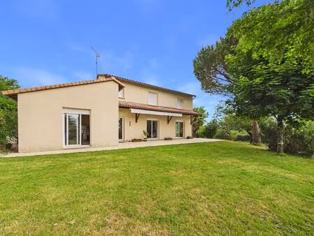 maison à ligugé de 230 m2   4 chambres +1 studio indépendant  jardin  garage