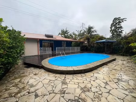 villa avec piscine  intimité & standing – rémire-montjoly  secteur très recherché