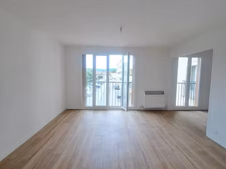location appartement 4 pièces 65.22 m² à aubagne (13400)  848 €
