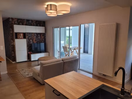 location meublée appartement 3 pièces 74 m² à bayonne (64100)  1 380 €