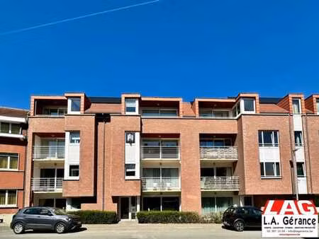 braine-l'alleud - app. 2 ch. tout équipé + p. int. à louer