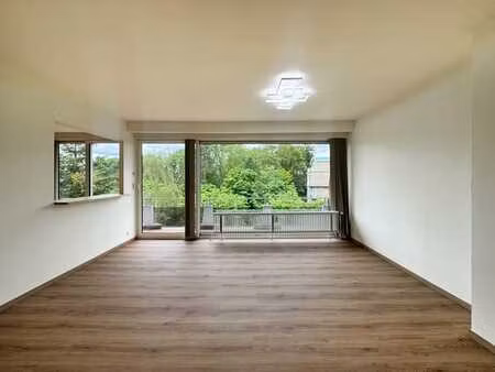 lumineux appartement 2 ch avec terrasse et parking