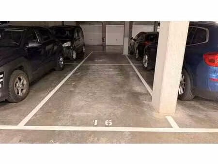 place de parking souterraine dans le centre de harelbeke