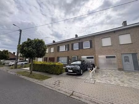 rustig gelegen woning met 4 slaapkamers en een garage