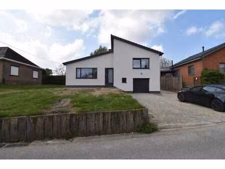 maison rénovée avec jardin et garage à overijse