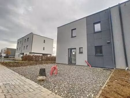 les pléiades visé : maison 3 chambres et grand jarin à louer