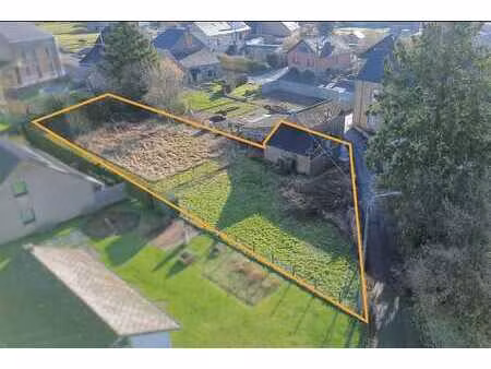 terrain plat ± 10 ares - centre du village de lesve