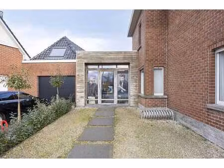 espace commercial avec maison à vendre à lendelede