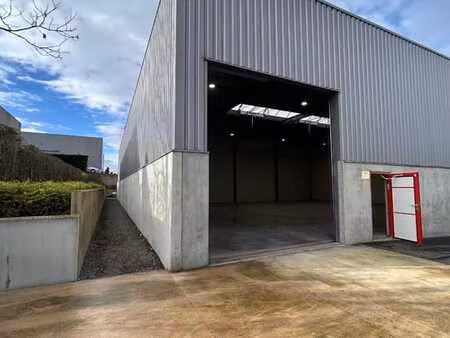 entrepôt fonctionnel et bien équipé à vendre 357 m²