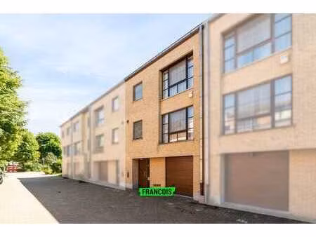 maison spacieuse avec garage et jardin dans un quartier rés…